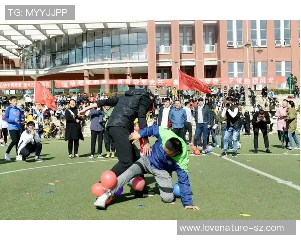 踢足球你我他共同享受的快乐与团队精神的完美结合